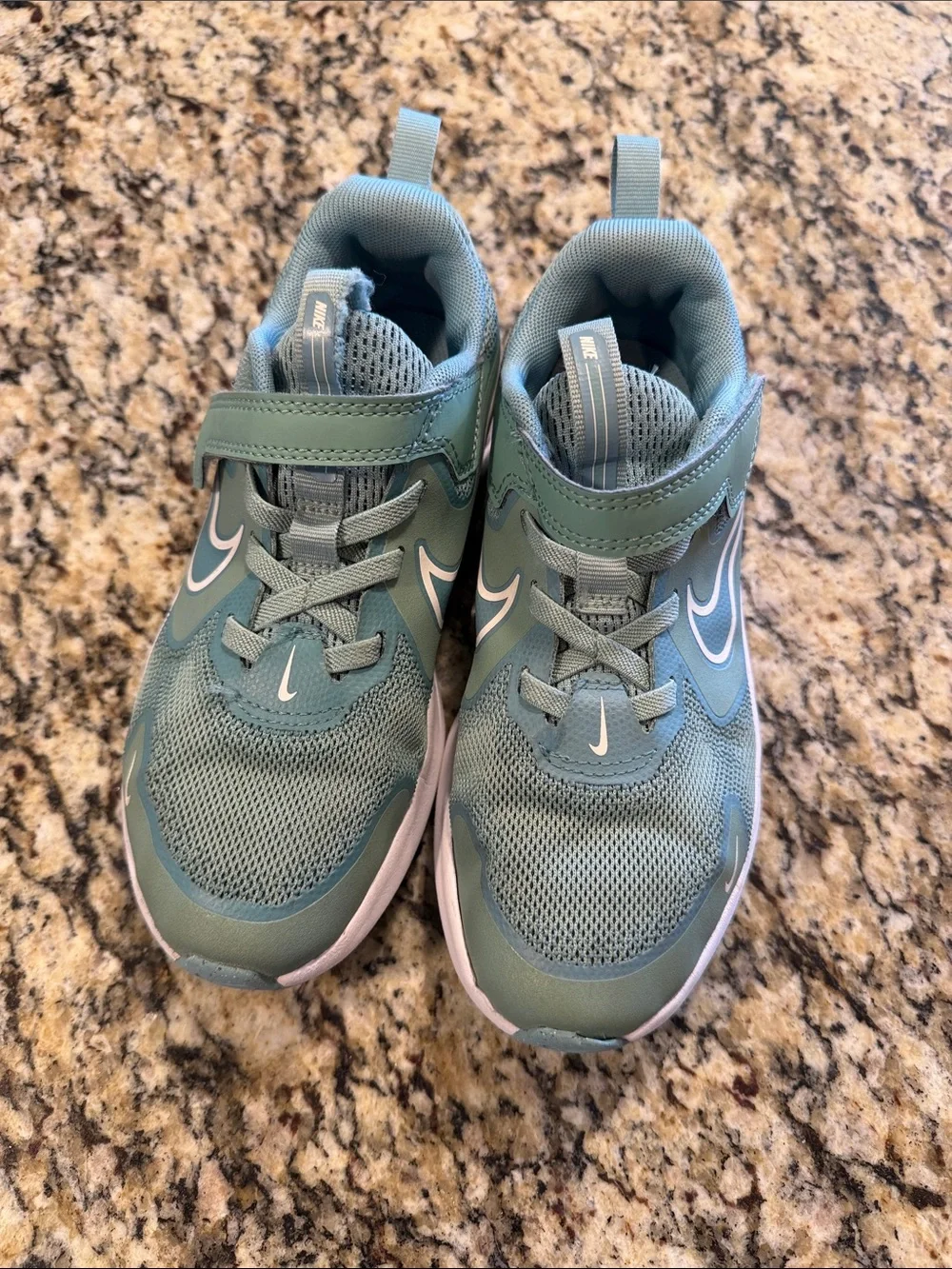 Nike Kids Mint Green Athletic Sneakers with White Swoosh Size 1Y